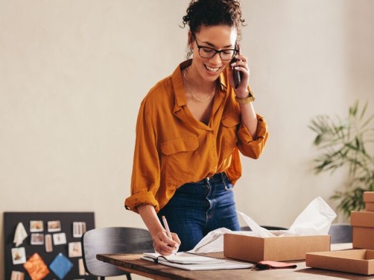 Klientka dzwoniąca na infolinię